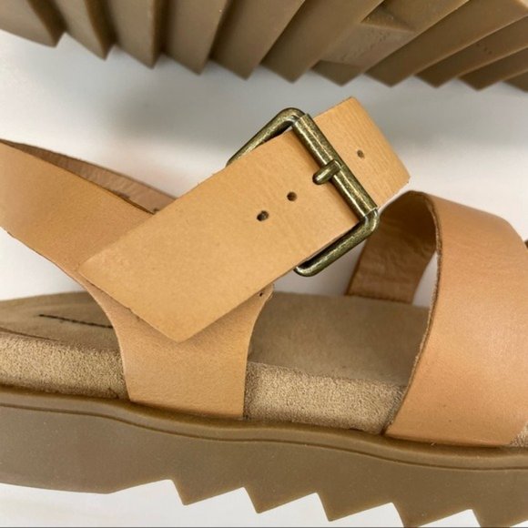 Madewell The Addie Sandal in Desert Camel - Picture 6 of 10
